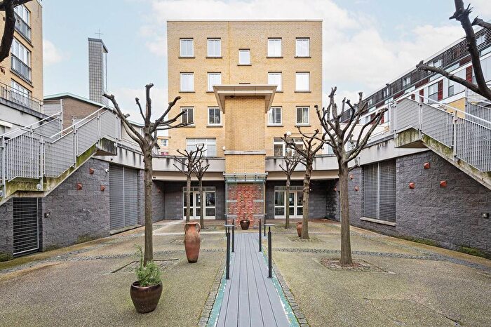 3 Bedroom Flat To Rent In Coke Street, Aldgate, London, E1