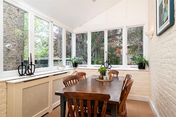 1 Bedroom Flat For Sale In Eardley Crescent, Earl's Court, SW5