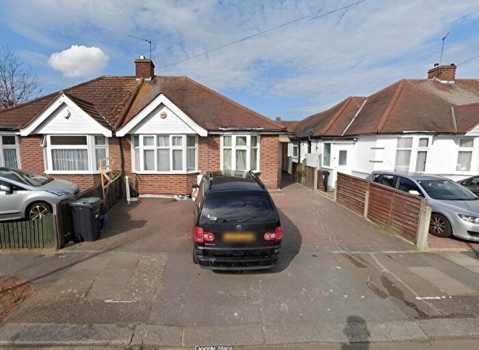 3 Bedroom Bungalow For Sale In Kelsie Way, Ilford, IG6