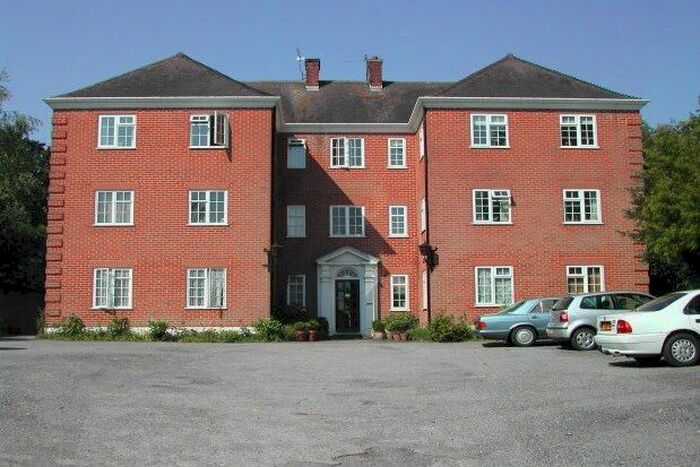 2 Bedroom Flat To Rent In New Town, Uckfield, TN22