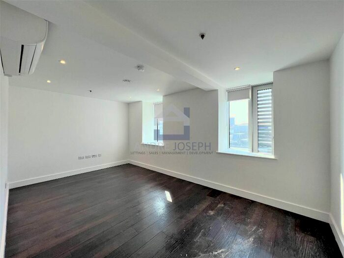 1 Bedroom Flat To Rent In Britannia Point, Colliers Wood, SW19