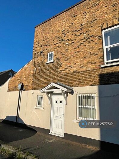 3 Bedroom Flat To Rent In Brydges Road, Stratford, E15