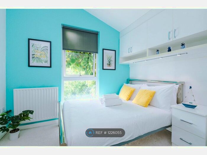 3 Bedroom Semi-Detached House To Rent In Commonwealth Avenue, Manchester M11