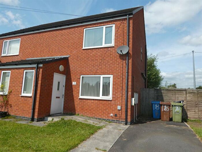 3 Bedroom Semi-Detached House To Rent In Whitecroft Street, Oldham, OL1
