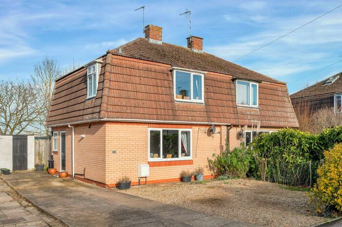 3 Bedroom Semi-Detached House For Sale In Burley Crescent, Oakham, LE15
