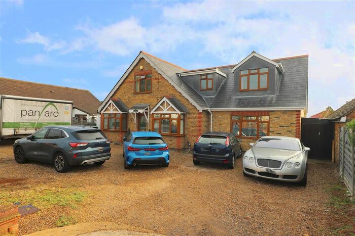 6 Bedroom Detached Bungalow To Rent In St. Margarets Avenue, Hillingdon, UB8