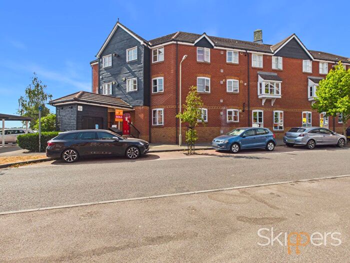 2 Bedroom Flat For Sale In White Willow Close, Ashford, TN24