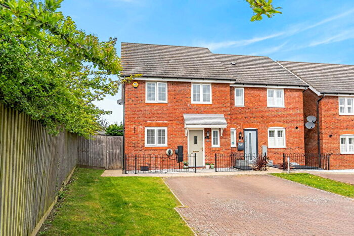 4 Bedroom Semi-Detached House For Sale In Shackleton Gardens, Flitwick, MK45