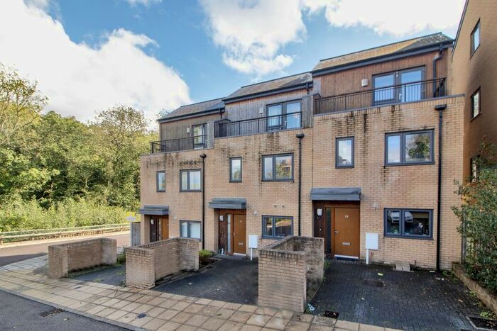 3 Bedroom Terraced House To Rent In Emerald Walk, Tunbridge Wells, TN2