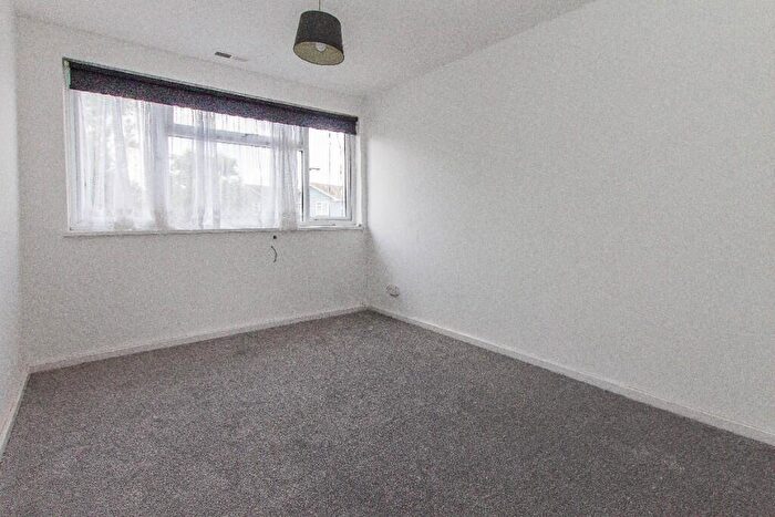 2 Bedroom Flat To Rent In Blackmore Road, Brentwood, Essex, CM15