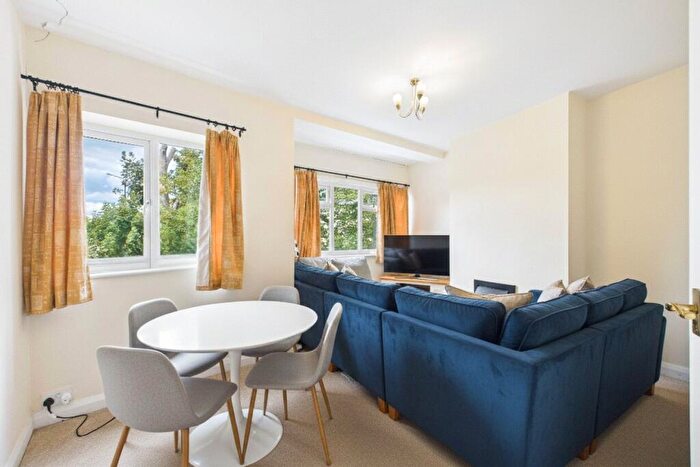 3 Bedroom Apartment To Rent In Bridge Court, Bath Road, Maidenhead, Berkshire, SL6