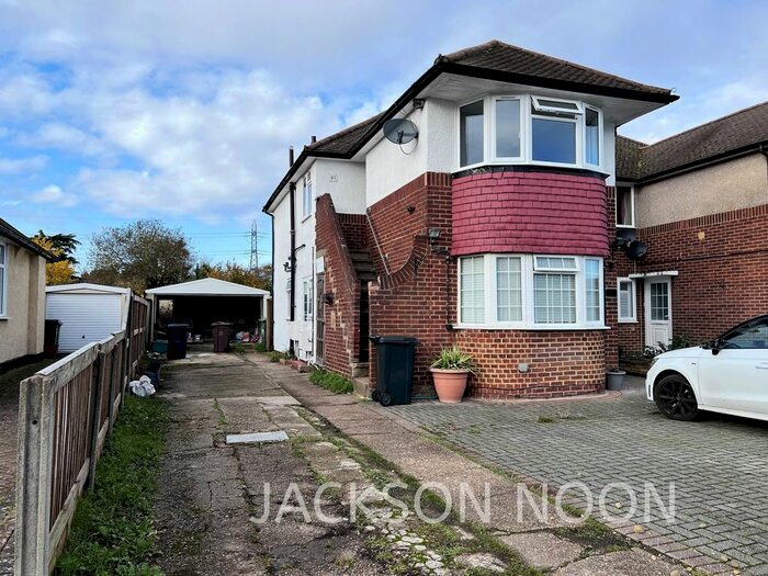 3 Bedroom Maisonette To Rent In Amis Avenue, West Ewell, KT19