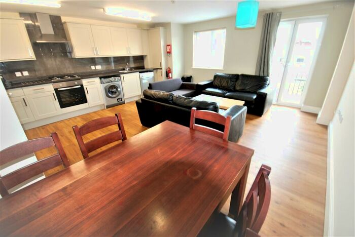 6 Bedroom Apartment To Rent In Old Warwick Road, Leamington Spa, CV31