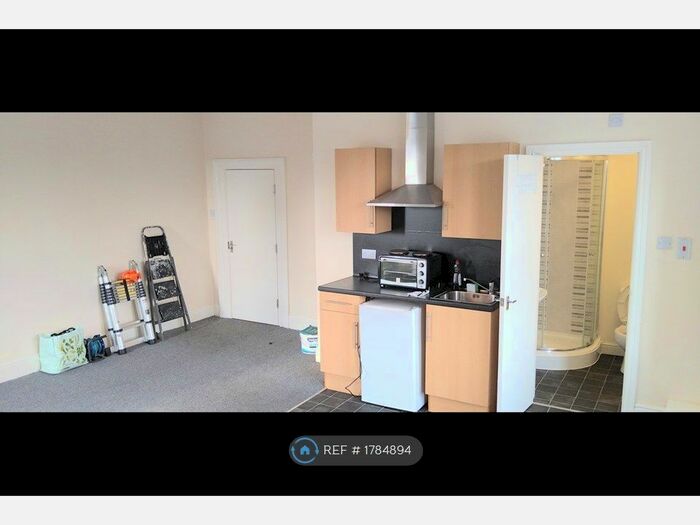 Studio To Rent In Huddersfield Road, Mirfield, WF14