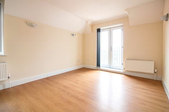 1 Bedroom Flat To Rent In Hatton Road, Feltham, TW14