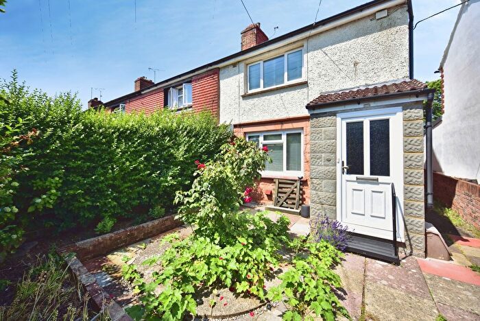 3 Bedroom Semi-Detached House For Sale In Grove Road, Maidstone, Kent, ME15