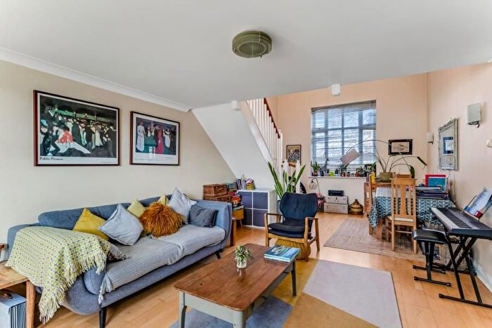 3 Bedroom Flat To Rent In Goddard Place, London, N19