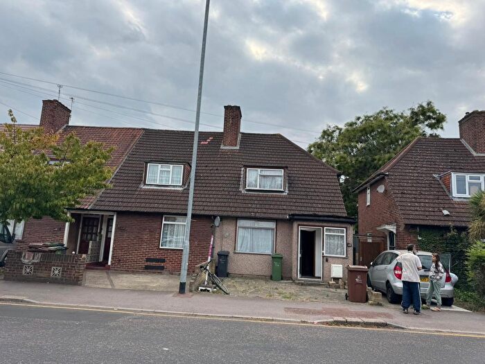2 Bedroom Detached House To Rent In Bennetts Castle Lane, Dagenham, RM8