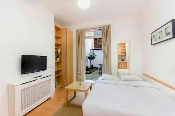 Studio To Rent In Claverton Street, Pimlico, London, SW1V