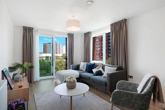 2 Bedroom Apartment To Rent In Farrier, M5