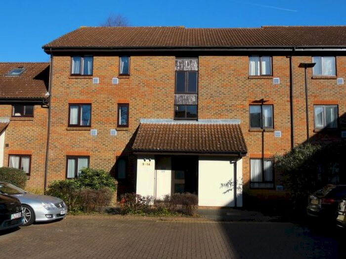 1 Bedroom Flat To Rent In Stags Way, Osterley, TW7