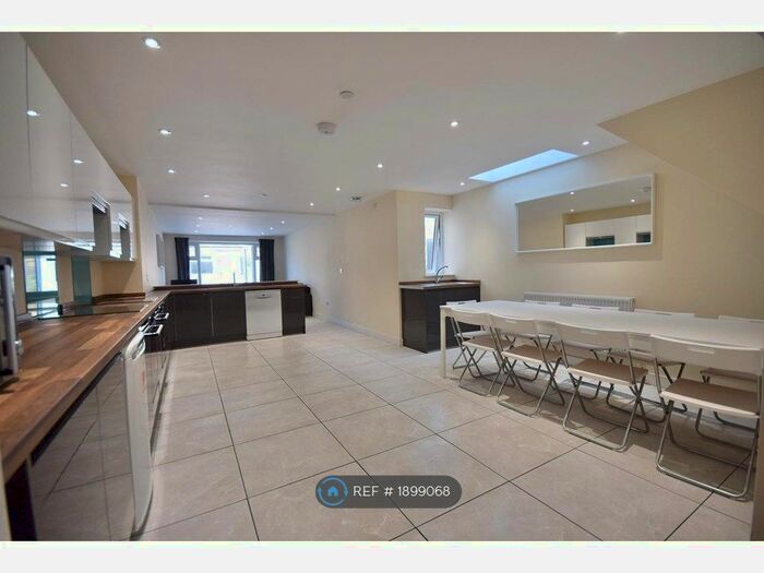 9 Bedroom Terraced House To Rent In Miskin Street, Cardiff, CF24