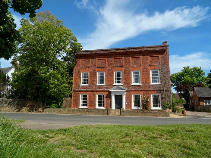 1 Bedroom Apartment To Rent In Flat, High Street, MK44