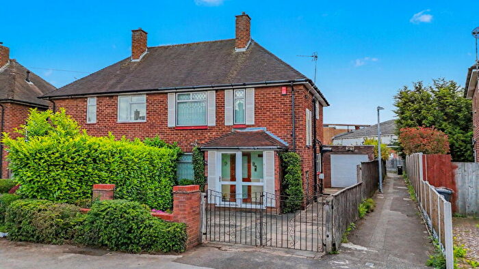 3 Bedroom Semi-Detached House For Sale In Colesbourne Road, Solihull, B92