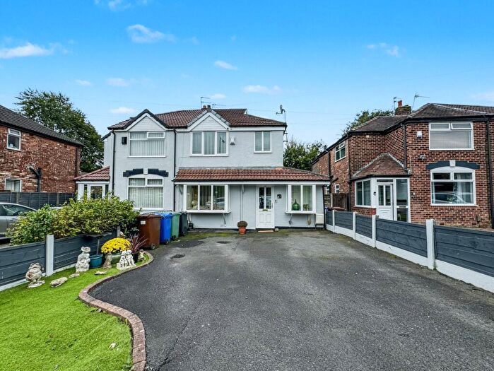 3 Bedroom Semi-Detached House For Sale In Meade Hill Road, Prestwich, M25