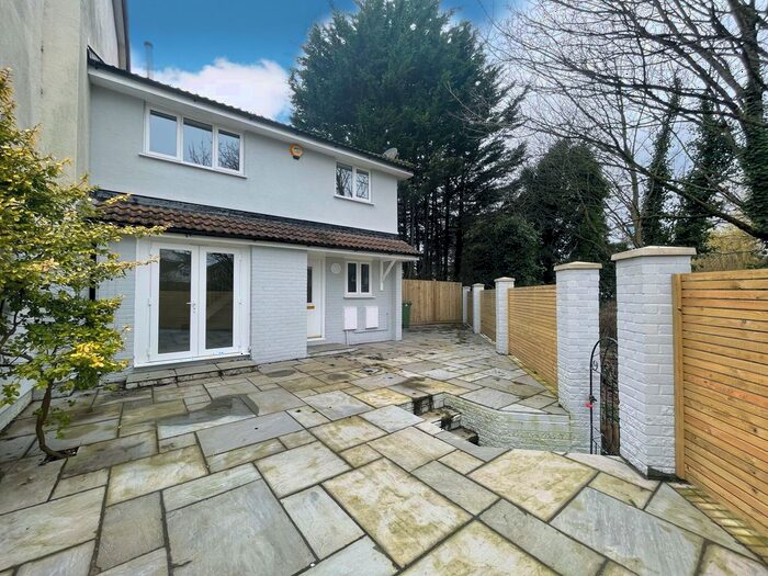 2 Bedroom Flat To Rent In Craiglee Drive, Cardiff, CF10