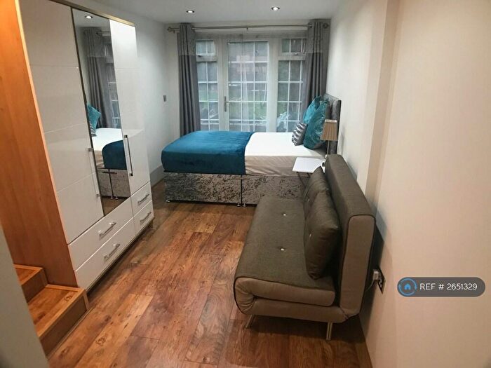 1 Bedroom Flat To Rent In Gateway Close, Northwood, HA6