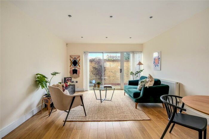 3 Bedroom Terraced House To Rent In Stanford Mews, Hackney, London, E8