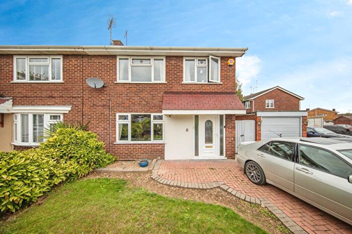 3 Bedroom Semi-detached House For Sale In Southland Close, Colchester, CO4