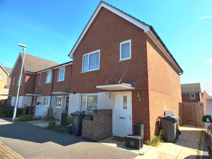 3 Bedroom End Of Terrace House To Rent In Lizard Close, Gosport, PO13