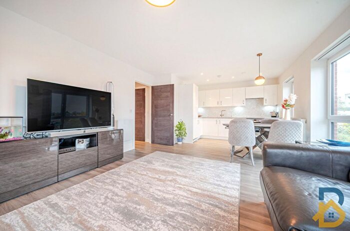 1 Bedroom Flat For Sale In Holmesley Road, Borehamwood, Hertfordshire, WD6