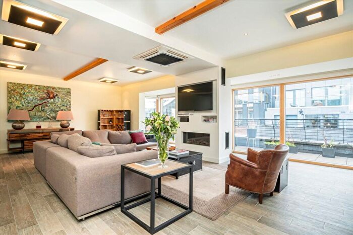 2 Bedroom Flat To Rent In Great Sutton Street, London, EC1V