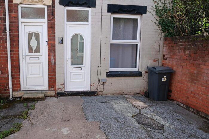 2 Bedroom End Of Terrace House For Sale In Kirkstead Avenue, Hull, HU8