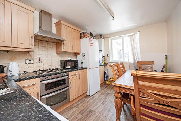 1 Bedroom Flat For Sale In Darnley Road, Hackney, London, E9