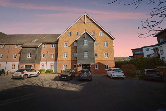 1 Bedroom Apartment For Sale In Fryers Lane, High Wycombe, HP12