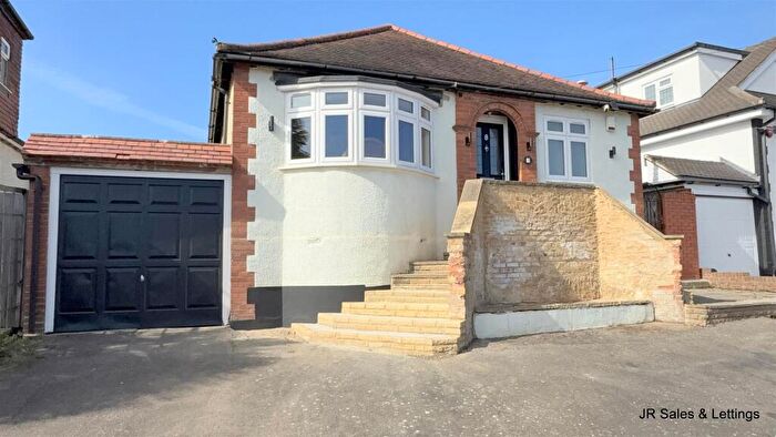3 Bedroom Detached Bungalow For Sale In Burleigh Way, Cuffley, EN6
