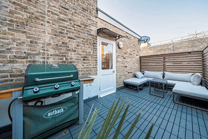 3 Bedroom Flat For Sale In Wavertree Road, Streatham Hill, London, SW2