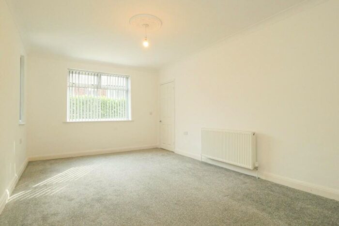 3 Bedroom Semi-Detached House For Sale In Westover Avenue, Leeds, LS13