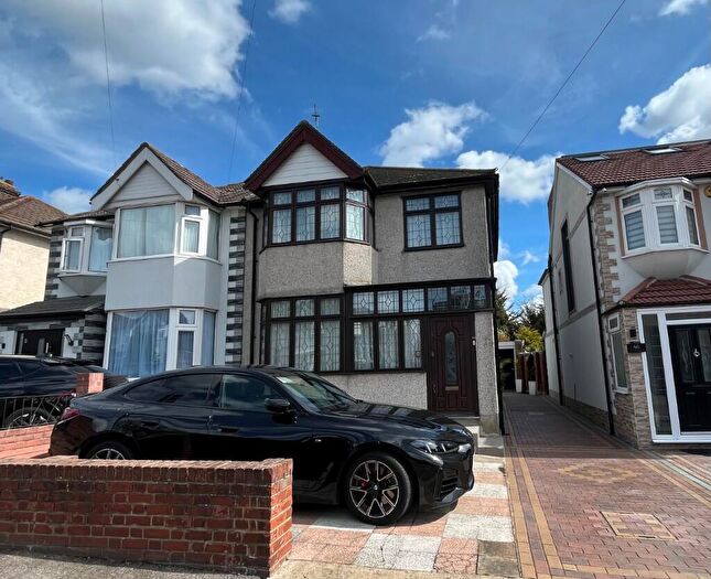 3 Bedroom Semi Detached House For Sale In Park End Road, Romford, RM1