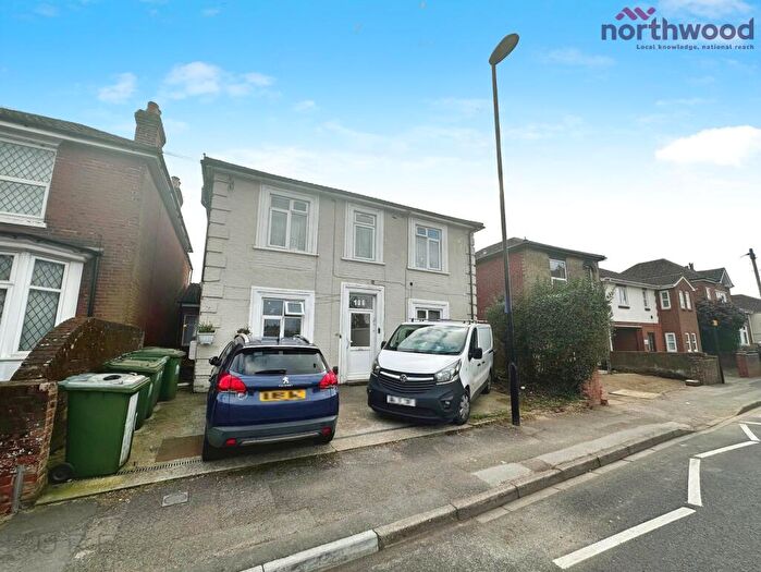 1 Bedroom Flat To Rent In Waterloo Road, Shirley, SO15