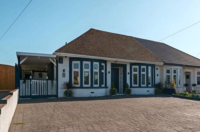 4 Bedroom Semi-Detached Bungalow For Sale In Tyn-y-Parc Road, Cardiff, Cardiff, CF14