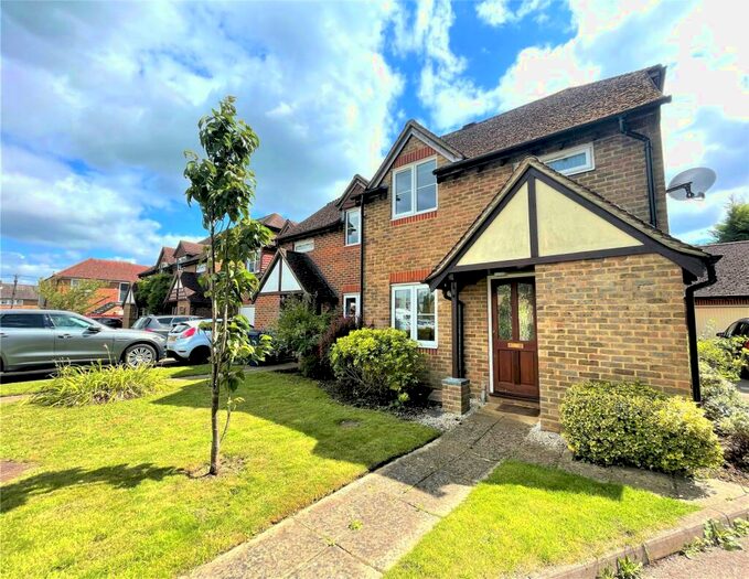 3 Bedroom End Of Terrace House To Rent In Orchard Close, Elstead, Godalming, Surrey, GU8