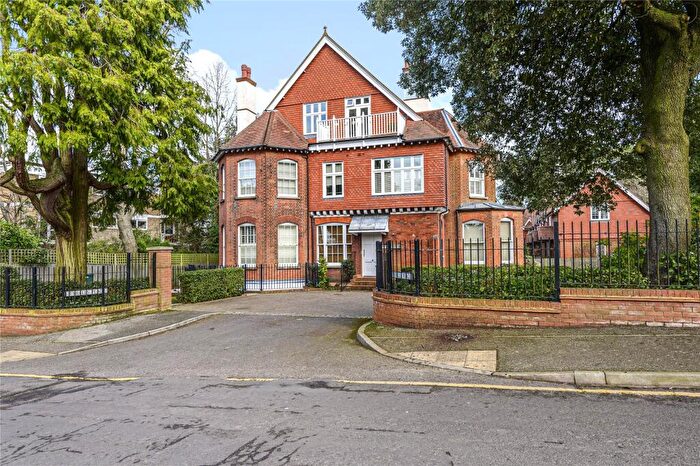 2 Bedroom Flat For Sale In Tyrells Place, Guildford, Surrey, GU1