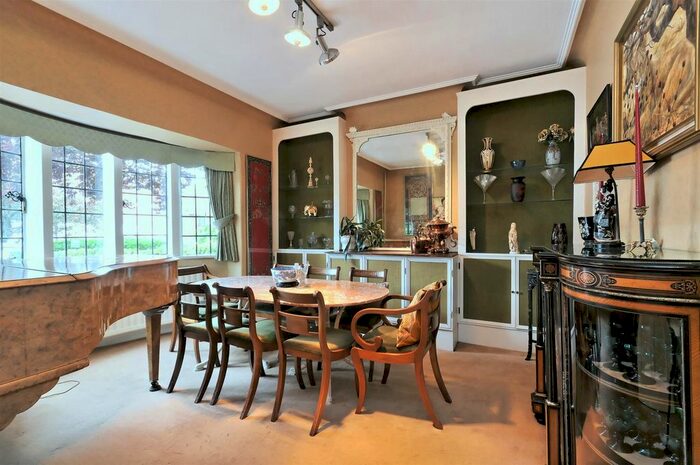 4 Bedroom Semi-Detached House To Rent In Finchley Road, London, NW11