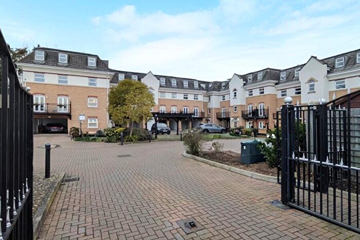 2 Bedroom Apartment To Rent In Old Woking, Surrey, GU22