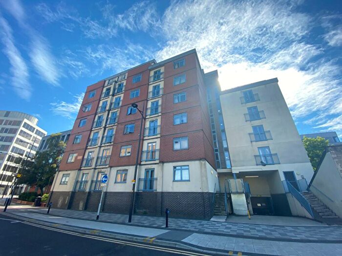 1 Bedroom Flat To Rent In Wellington Street, Town Centre, Swindon, SN1